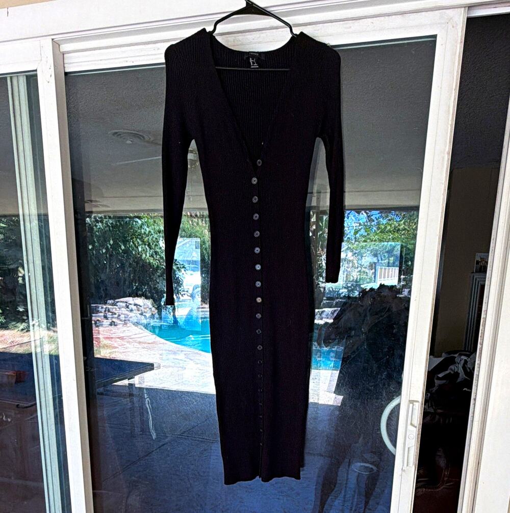 Forever 21 Women’s S Black Solid Knit Scoop Neck Button Front Bodycon Midi